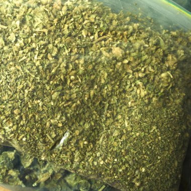 esrar dolu. Uyuşturucu bağımlılığı kavramı. Tıbbi esrar kavramı 