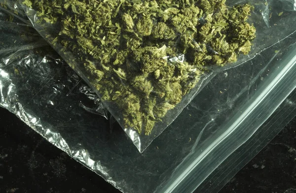 Paketlenmiş Marihuana Kenevir Bitkisinden Tomurcuklar — Stok fotoğraf