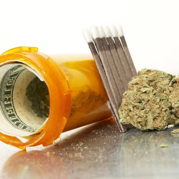 Marihuana und Geld — Stockfoto