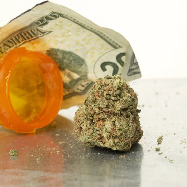 Marijuana and Money — Stock Photo, Image