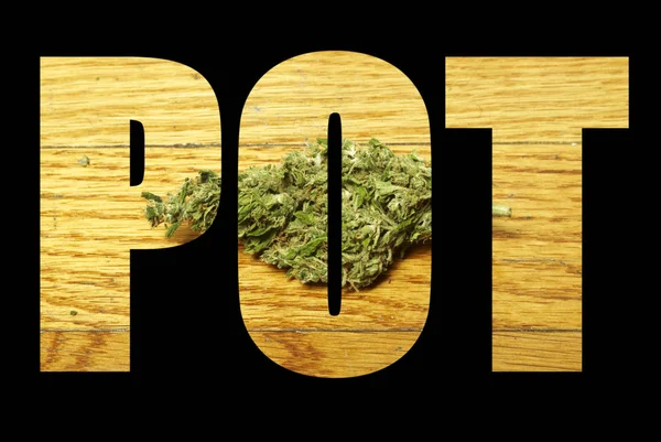 大麻在黑色背景上的锅字母 — 图库照片