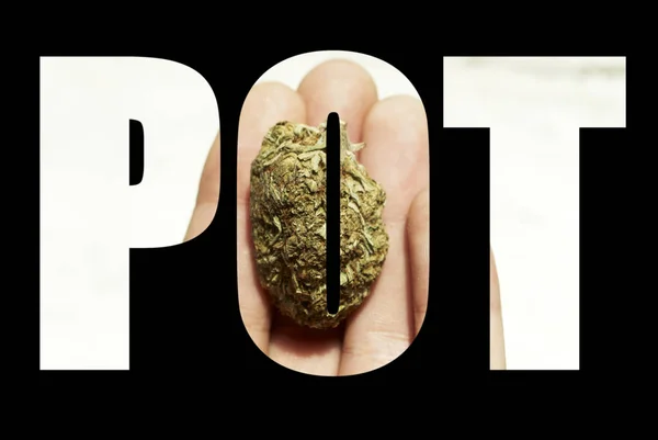 Hrnci Černém Pozadí Marihuanou — Stock fotografie