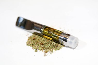 Vape Pen, vaping esrar yağı, esrar buharlaştırıcı ve kurutulmuş esrar