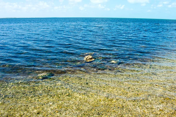 Hav Och Strand Vatten Ripples Sand Och Reflektioner — Stockfoto