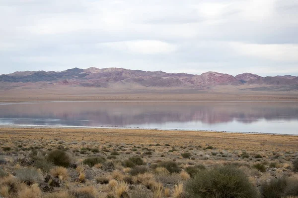 Hermoso Agua Con Paisaje Montaña —  Fotos de Stock