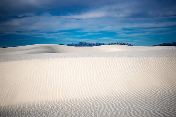 Bellissimo Paesaggio Desertico Sotto Cielo Nuvoloso Blu — Foto Stock