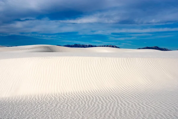 蓝天下美丽的沙漠景观 — 图库照片