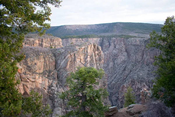 Kayalık kayalıkların güzel manzara görünümü
