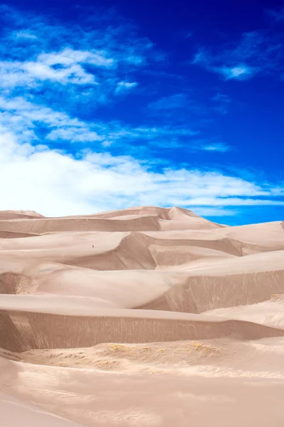 Красивий Пустельний Пейзаж Під Блакитним Хмарним Небом — стокове фото