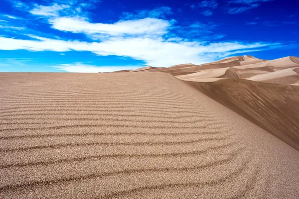 Bellissimo Paesaggio Desertico Sotto Cielo Nuvoloso Blu — Foto Stock