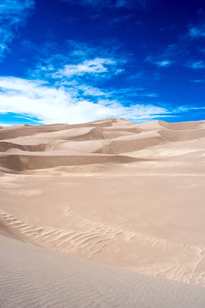 Bellissimo Paesaggio Desertico Sotto Cielo Nuvoloso Blu — Foto Stock