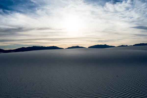 在日落的美丽沙漠景观 — 图库照片
