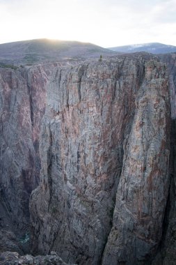 Yüksek kayalık dağlar, doğal arka plan