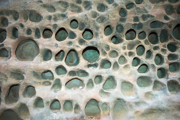 Национальный парк Брайс-Каньон, дыры в скале и камне
