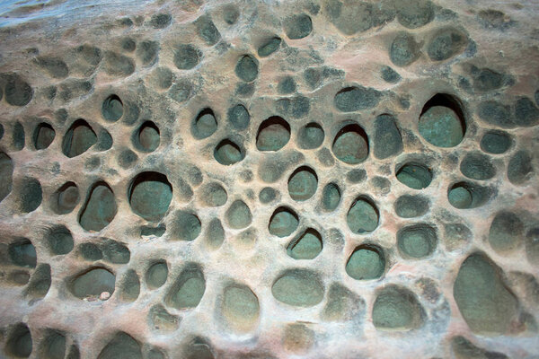 Национальный парк Брайс-Каньон, дыры в скале и камне
