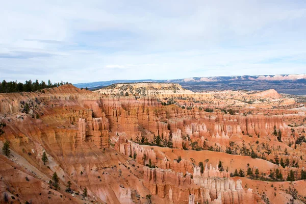 Hermoso Paisaje Montañas Arenosas Con Plantas Verdes Bajo Cielo Azul — Foto de Stock