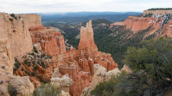 Hermoso Paisaje Montañas Arenosas Con Plantas Verdes Bajo Cielo Azul —  Fotos de Stock