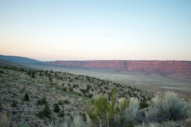 Kayalık dağlar arka plan, doğa manzara
