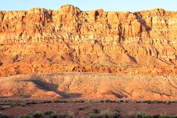 Kayalık dağlar arka plan, doğa manzara