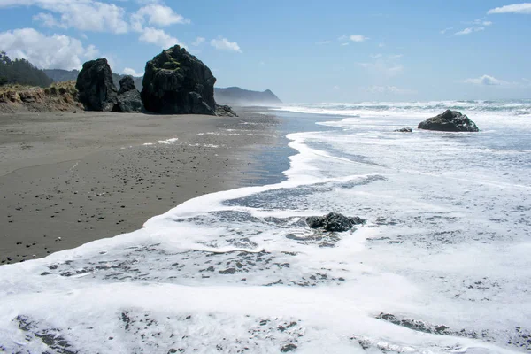 kumlu plaj ile güzel mavi sahil