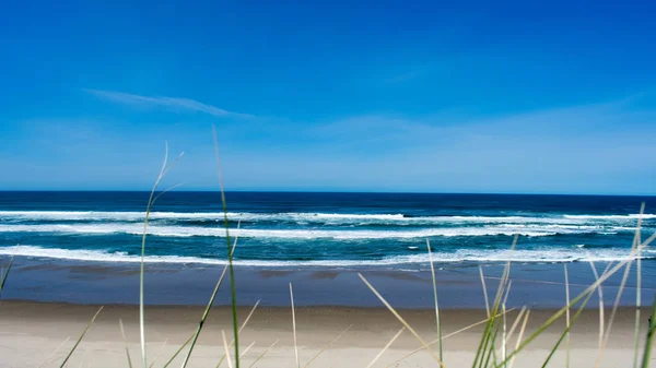 Vackra Blå Havsstranden Med Sandstrand — Stockfoto