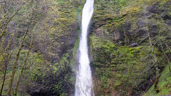 Beautiful White Waterfall Green Moss Covered Rock Mountain — Stock Photo, Image