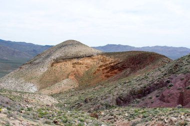 Kayalık dağlar arka plan, doğa manzara