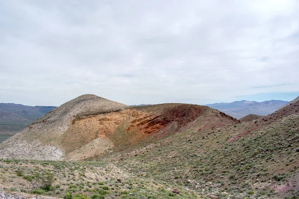 Kayalık dağlar arka plan, doğa manzara