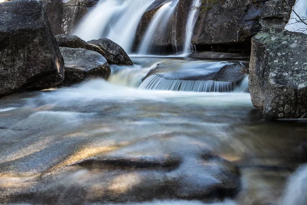 Vodopády Rychlá Říční Voda Kameny — Stock fotografie