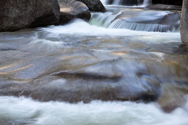 Cascades Eau Rivière Rapide Avec Des Pierres — Photo