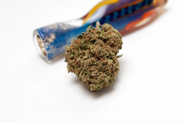 Marihuana Kuřácká Dýmka Bílém Pozadí Koncept Drogové Závislosti Koncepce Lékařské — Stock fotografie