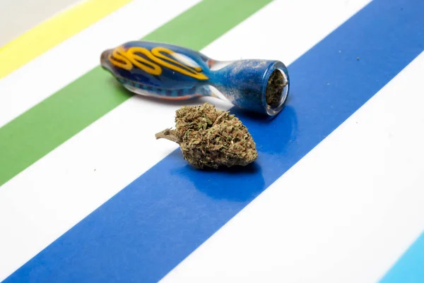 Marihuana Getrocknet Und Pfeife Geraucht Drogenabhängigkeit Medizinisches Marihuana Konzept — Stockfoto
