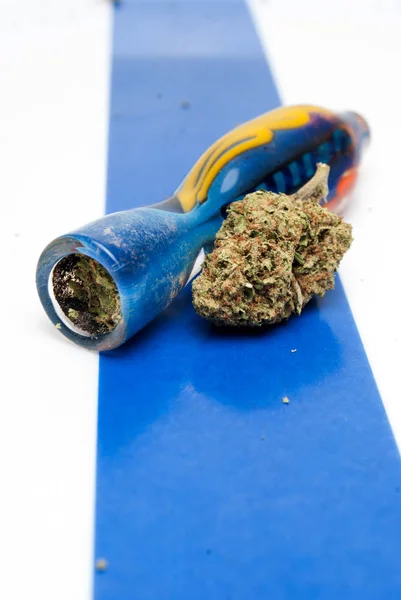 Torkad Marijuana Och Röka Pipa Narkotika Missbruk Koncept Medicinsk Marijuana — Stockfoto
