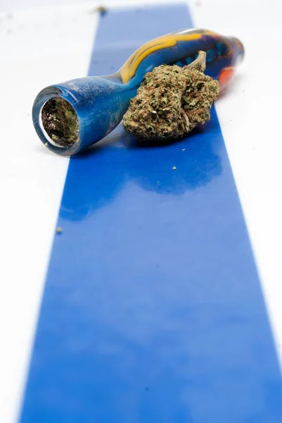 Torkad Marijuana Och Röka Pipa Narkotika Missbruk Koncept Medicinsk Marijuana — Stockfoto