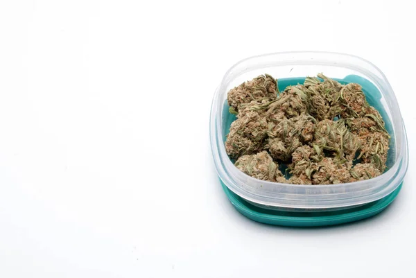 Nahaufnahme Von Marihuana Plastikbehältern Drogenabhängigkeit Medizinisches Marihuana Konzept — Stockfoto