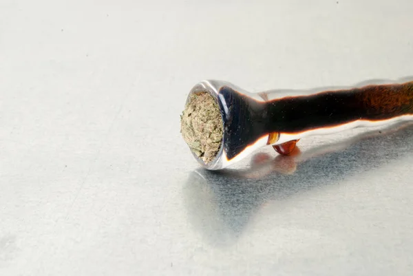 Marijuana Och Röka Pipe Narkotikamissbruk Koncept Medicinsk Marijuana Concept — Stockfoto