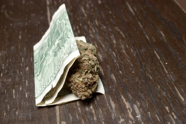 Μαριχουάνα και χρήματα — Φωτογραφία Αρχείου