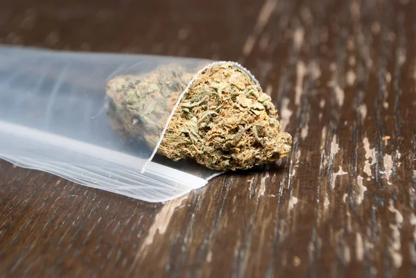 Vista Vicino Della Marijuana Essiccata Del Packaging Concetto Tossicodipendenza Concetto — Foto Stock