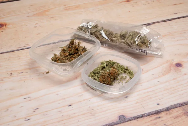 Vista Cerca Marihuana Seca Envases Plástico Concepto Drogadicción Concepto Marihuana —  Fotos de Stock
