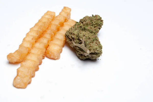 Maconha Maconha Munchies Comida Lixo Frito Insalubre Fundo Branco — Fotografia de Stock