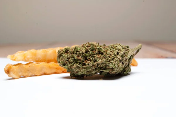 Marihuana Cannabis Munchies Comida Chatarra Frita Poco Saludable Sobre Fondo — Foto de Stock