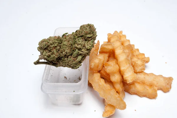 Marijuana Cannabis Munchies Cibo Spazzatura Fritto Malsano Sfondo Bianco — Foto Stock