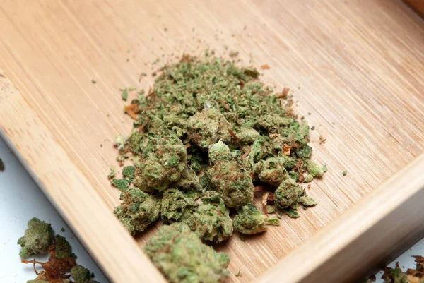 Sušená Marihuana Dřevěné Zásuvce Koncept Drogové Závislosti Koncepce Lékařské Marihuany — Stock fotografie