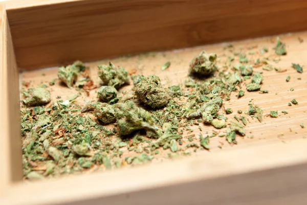 Gedroogde Marihuana Houten Lade Drugsverslaving Concept Medisch Marihuana Concept — Stockfoto