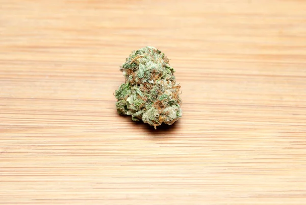 Marihuana Seca Sobre Tabla Madera Concepto Drogadicción Concepto Marihuana Medicinal — Foto de Stock