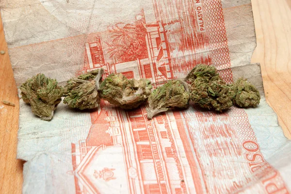 Marijuana Cannabis Wooden Table Money — Stock Photo, Image