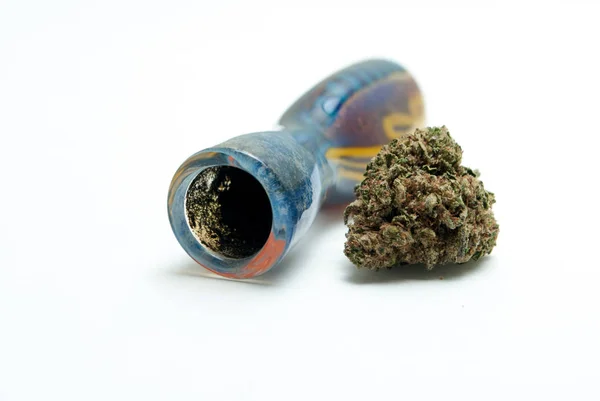 Marijuana Cachimbo Fumar Fundo Branco Conceito Toxicodependência Conceito Maconha Medicinal — Fotografia de Stock