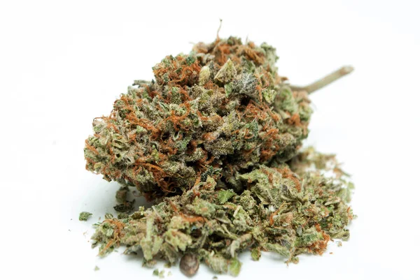 Sušená Marihuana Bílém Pozadí Koncept Drogové Závislosti Koncepce Lékařské Marihuany — Stock fotografie