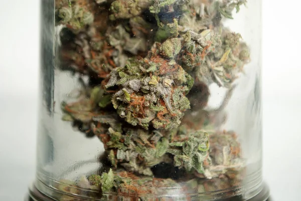 Gedroogde Marihuana Glazen Fles Drugsverslaving Concept Medisch Marihuana Concept — Stockfoto
