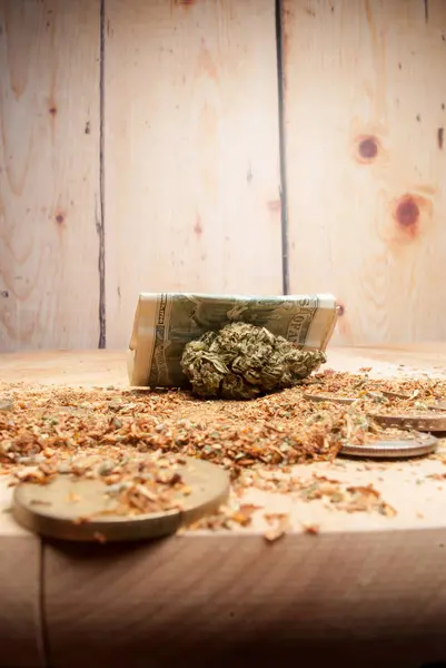 Marijuana and Money — Stock Photo, Image